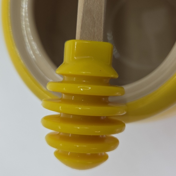 Le Creuset Yellow Ombre Ceramic Honey Pot with Wooden Dipper And Lid - Picture 11 of 16